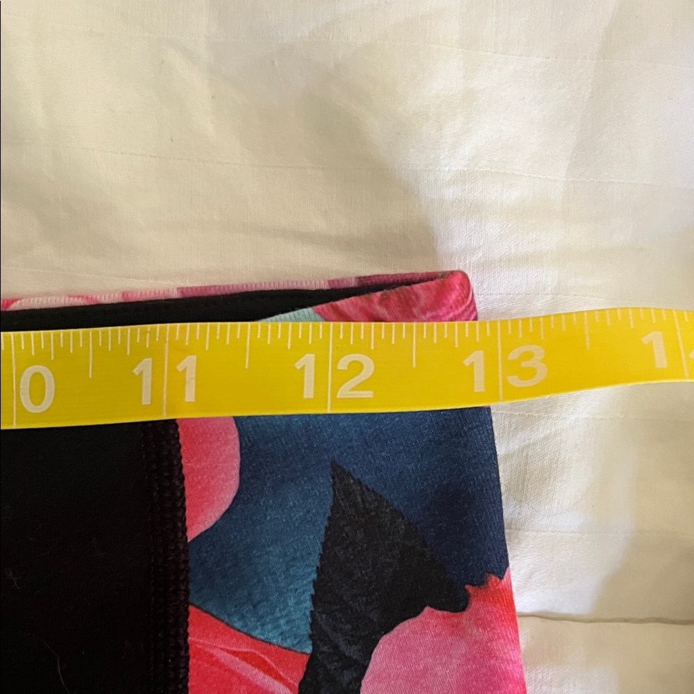 Lululemon Capri Black Floral Print Mid Rise Legging Size 6 - Picture 9 of 9